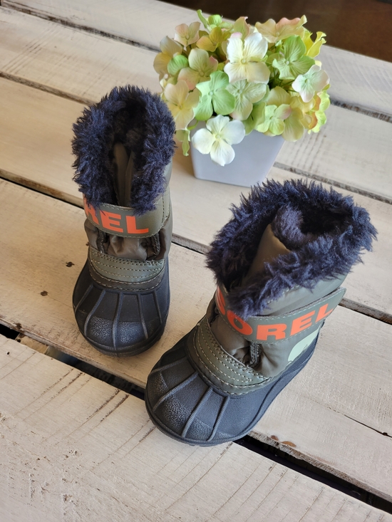 Sorel Other - Sorel Kids' Olive Green Winter Boots with Faux Fur Sz 4